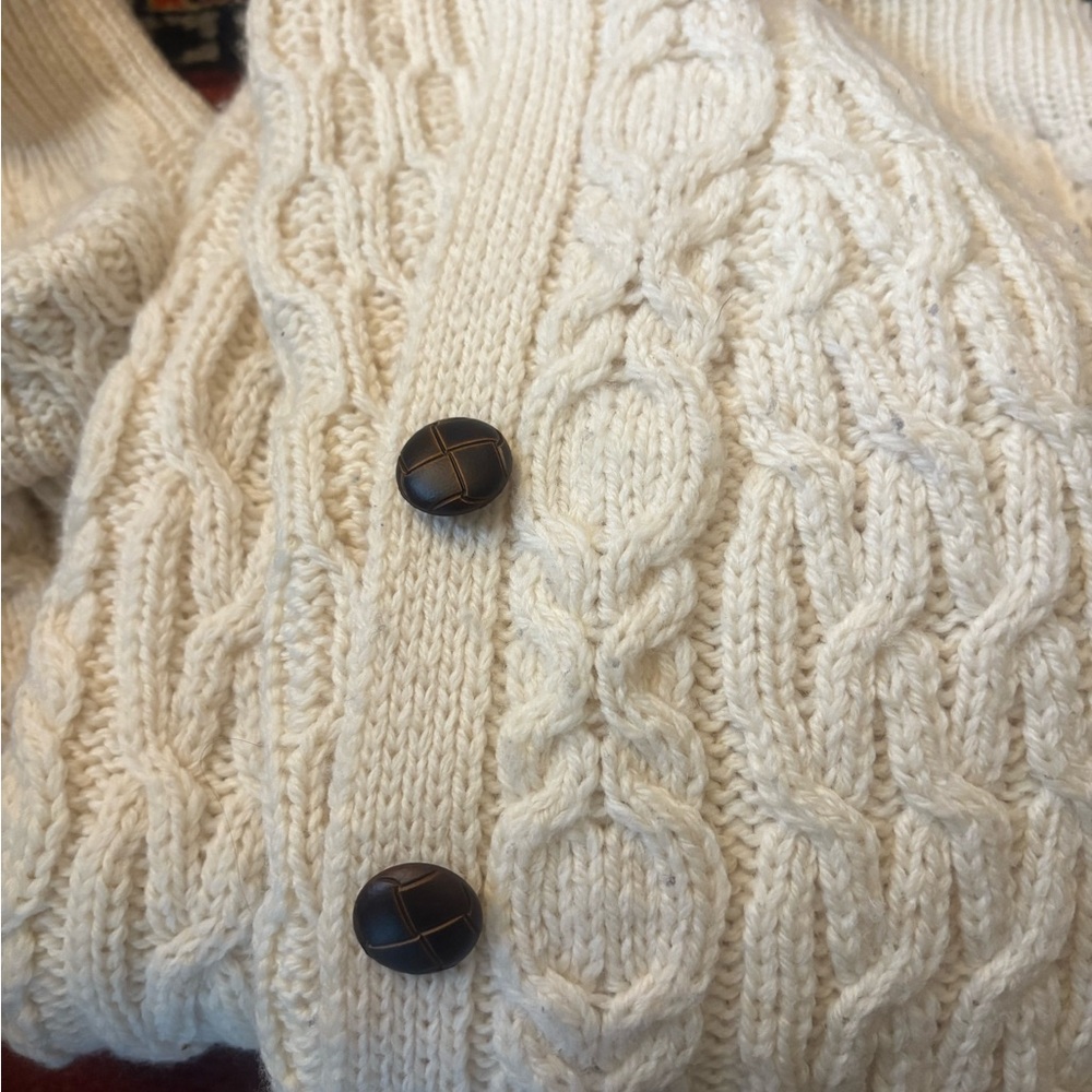 Aran Mór Women's Cream Merino Wool Cardigan - Picture 4 of 7